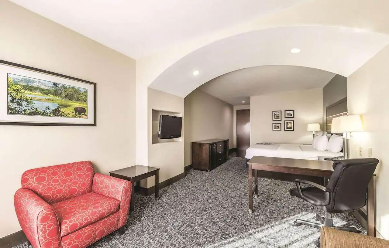 Отель La Quinta By Wyndham Tulsa - Catoosa Экстерьер фото