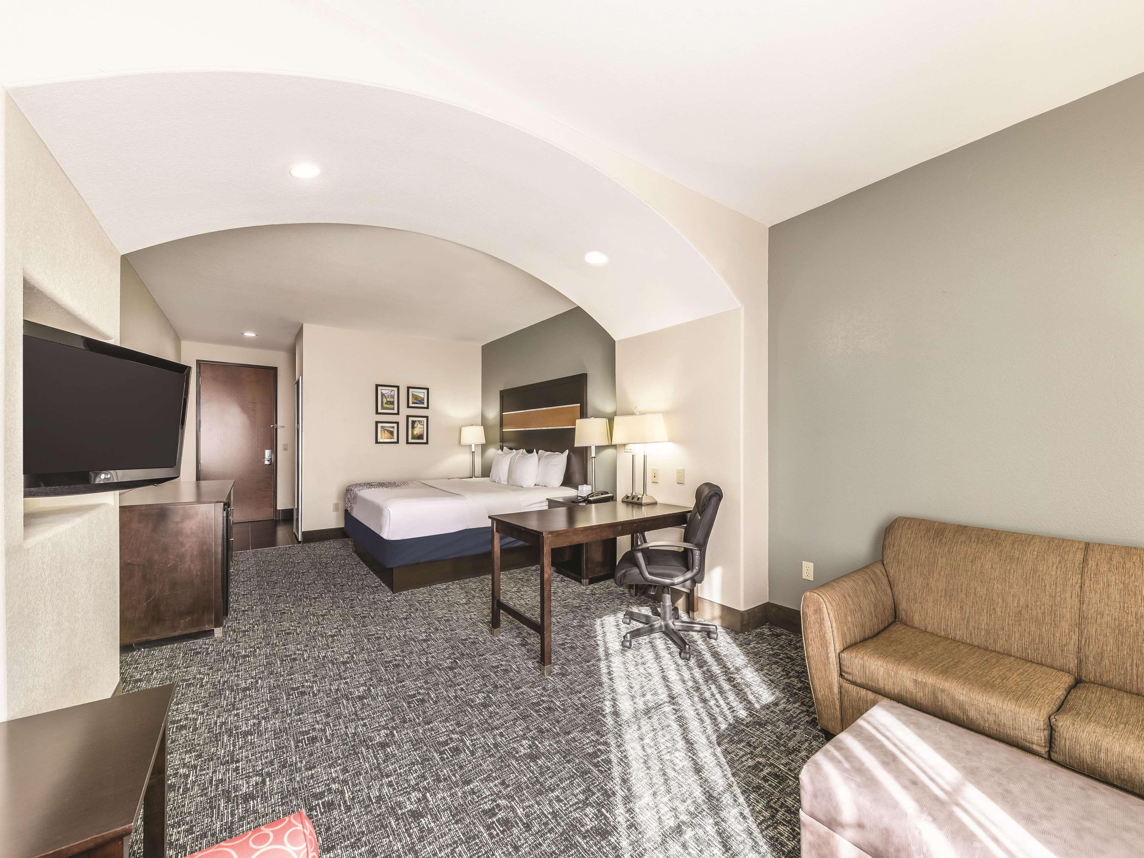 Отель La Quinta By Wyndham Tulsa - Catoosa Экстерьер фото