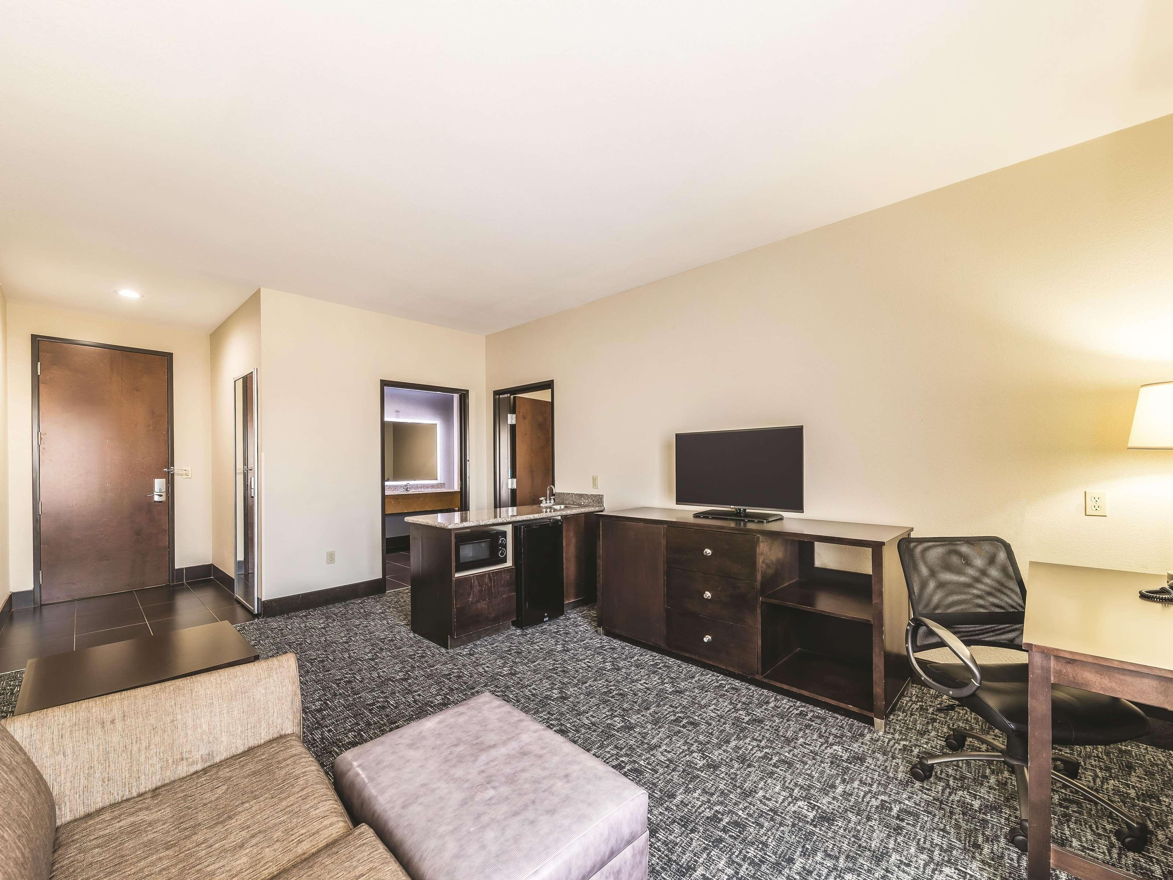Отель La Quinta By Wyndham Tulsa - Catoosa Экстерьер фото