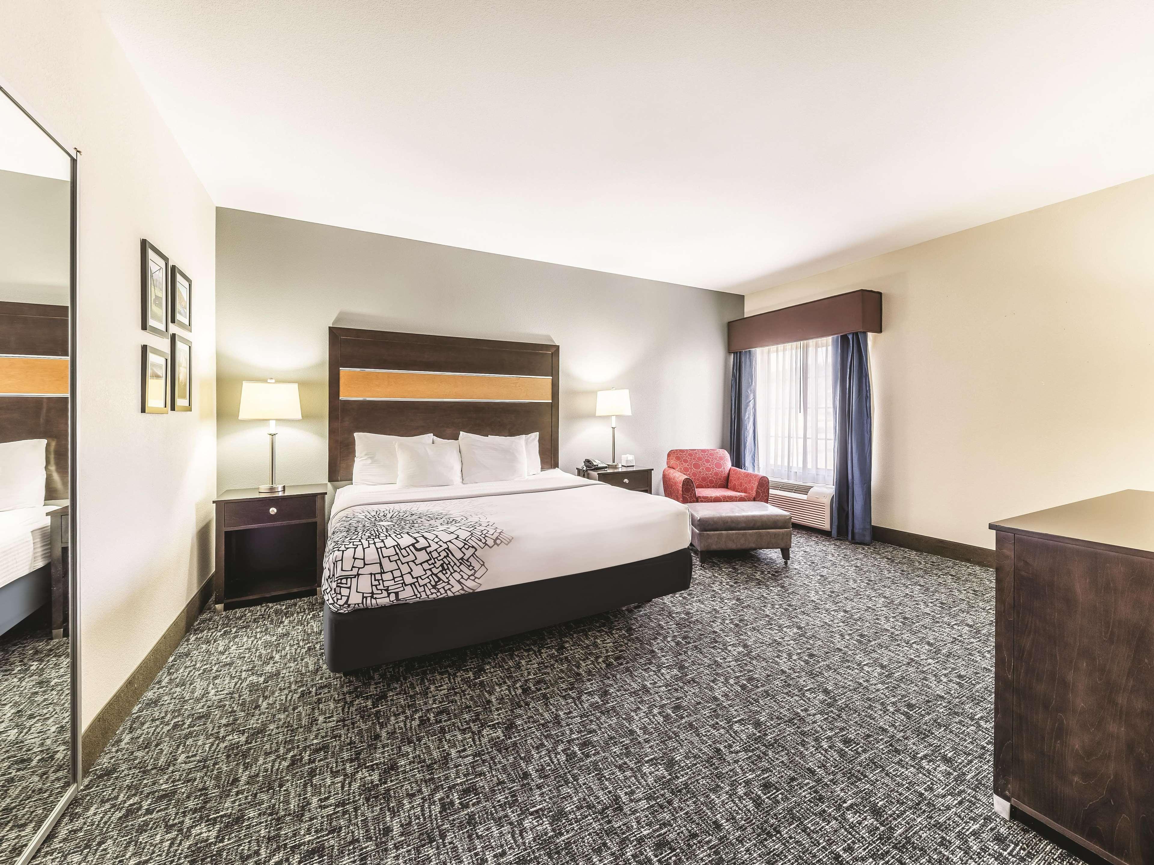 Отель La Quinta By Wyndham Tulsa - Catoosa Экстерьер фото