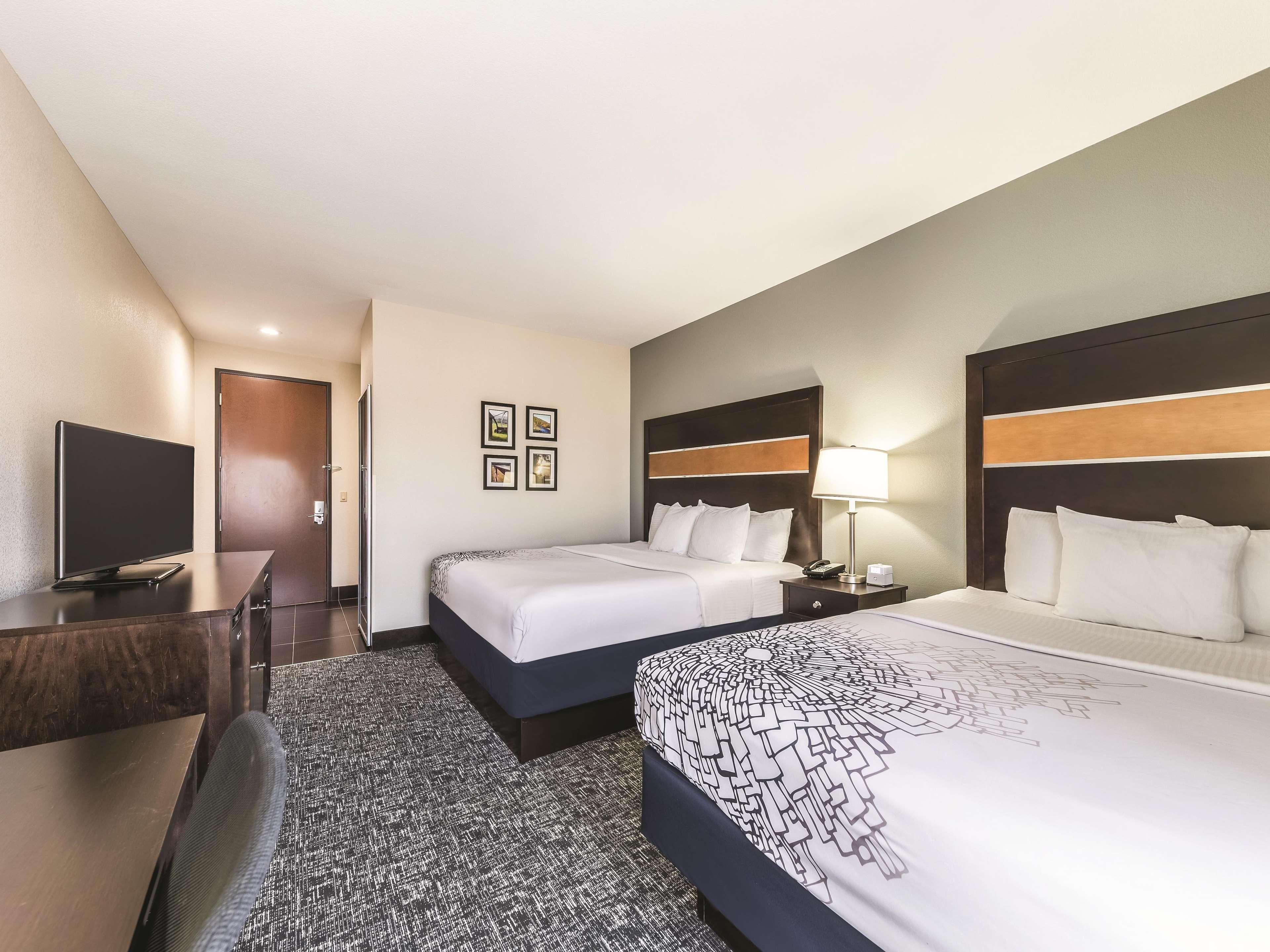 Отель La Quinta By Wyndham Tulsa - Catoosa Экстерьер фото