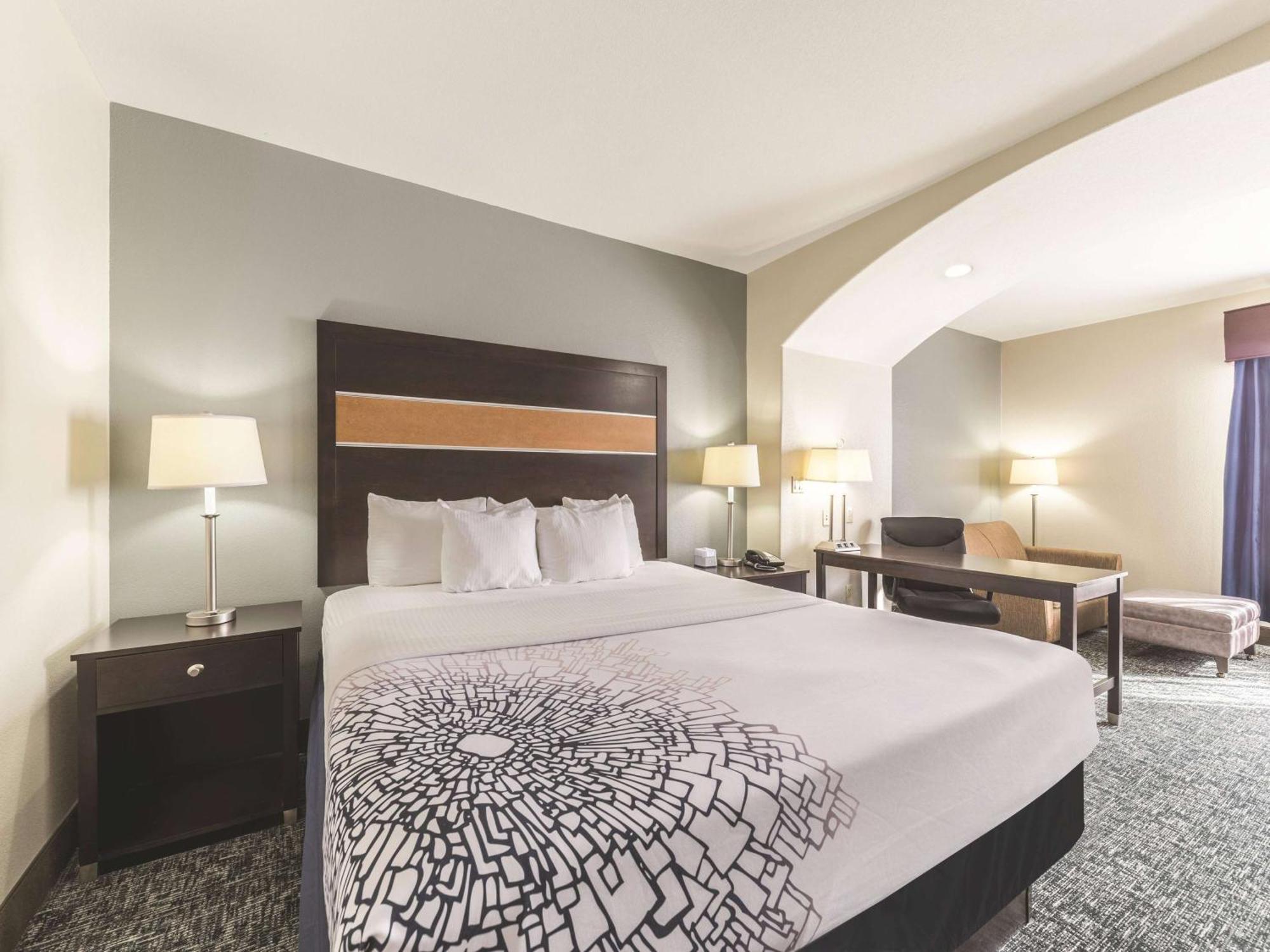 Отель La Quinta By Wyndham Tulsa - Catoosa Экстерьер фото