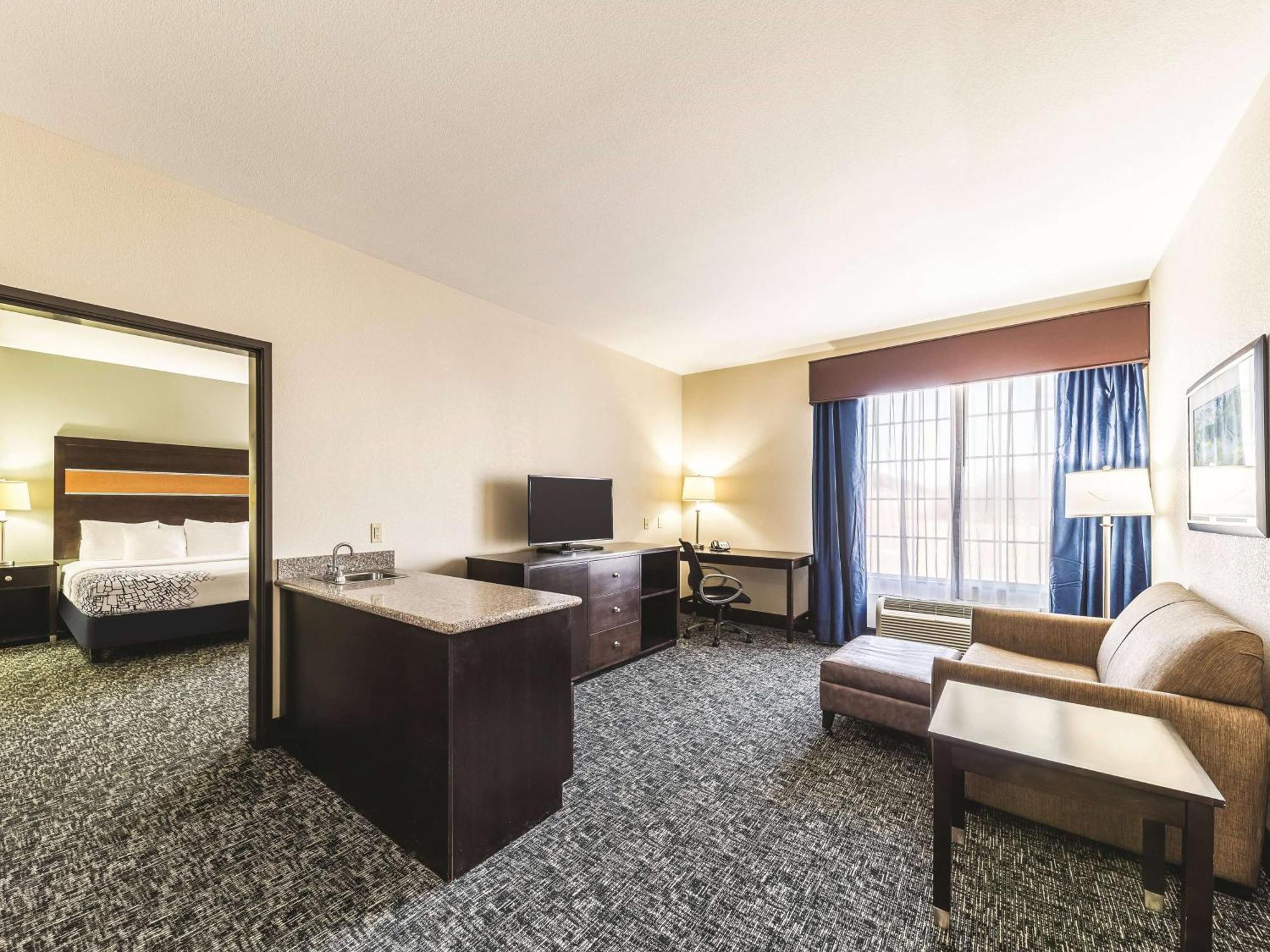Отель La Quinta By Wyndham Tulsa - Catoosa Экстерьер фото