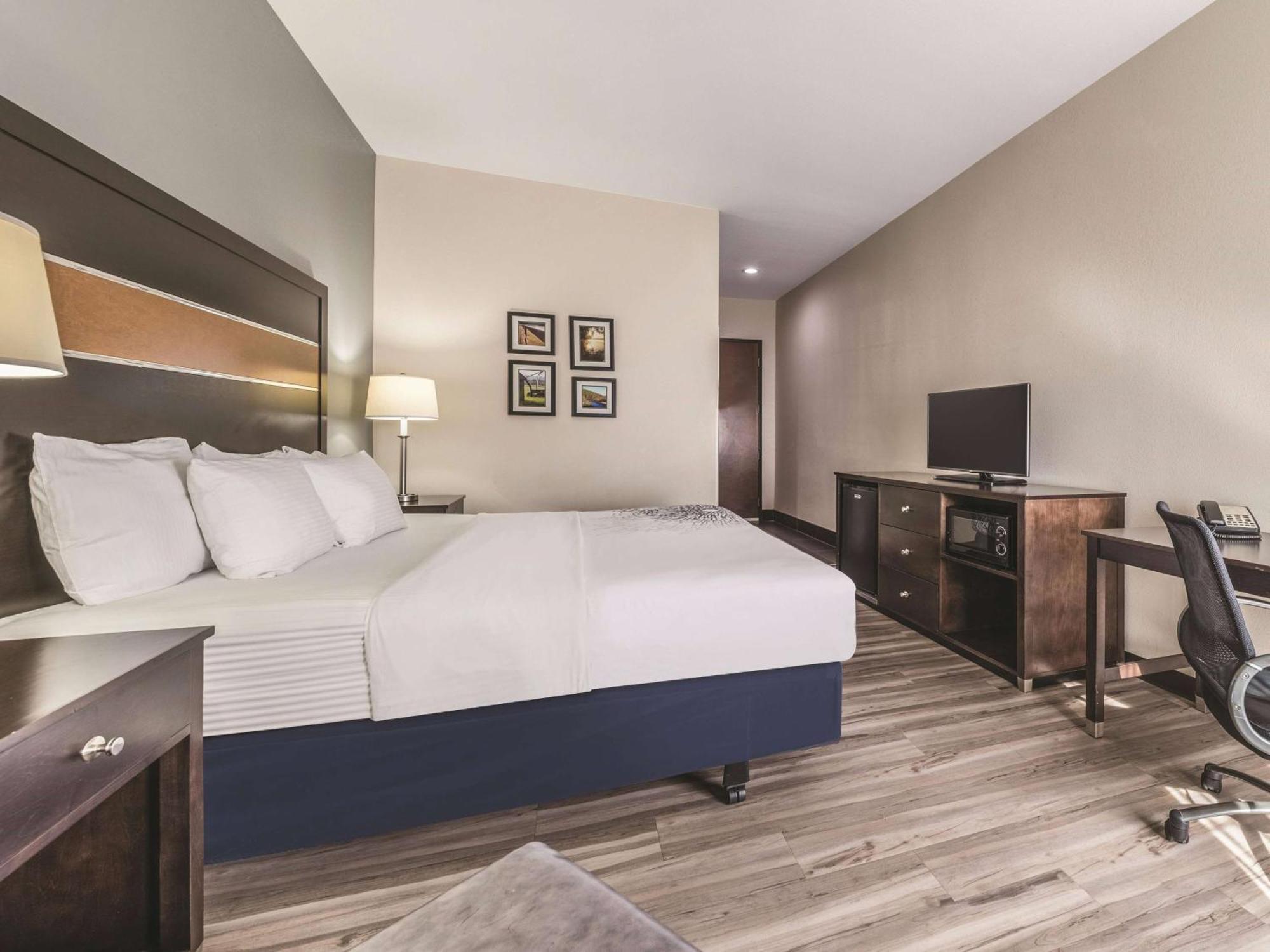 Отель La Quinta By Wyndham Tulsa - Catoosa Экстерьер фото