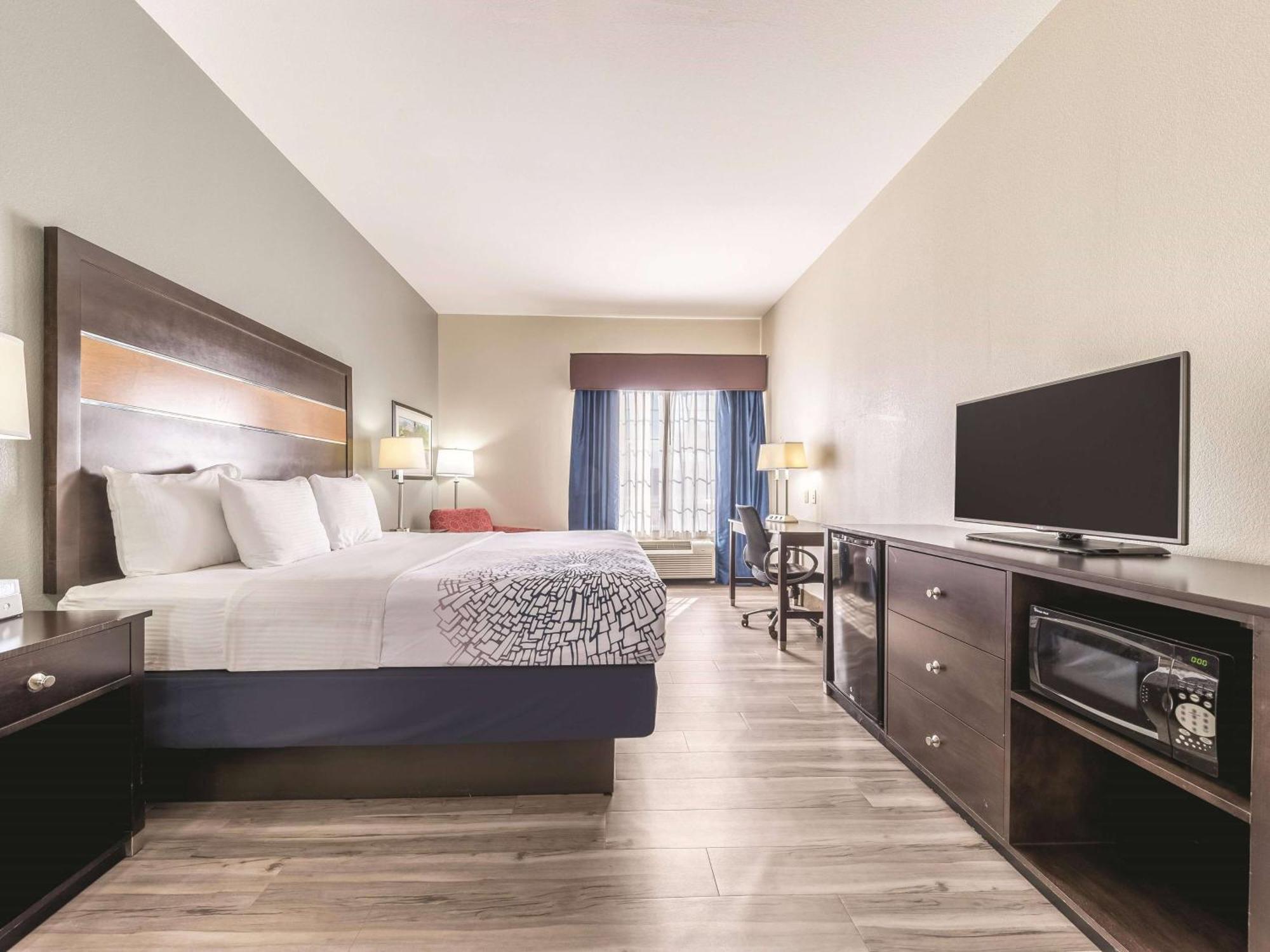 Отель La Quinta By Wyndham Tulsa - Catoosa Экстерьер фото